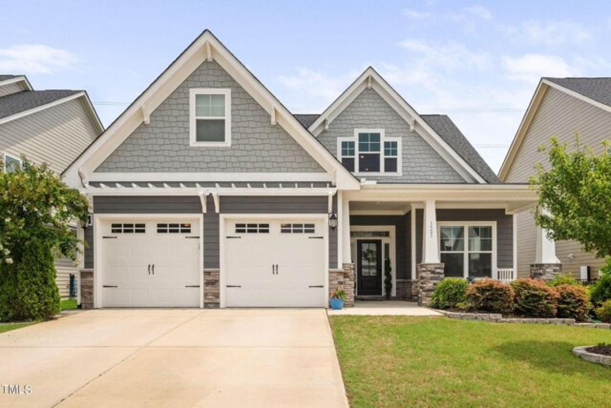 Picture of Home For Sale in Apex, North Carolina, United States