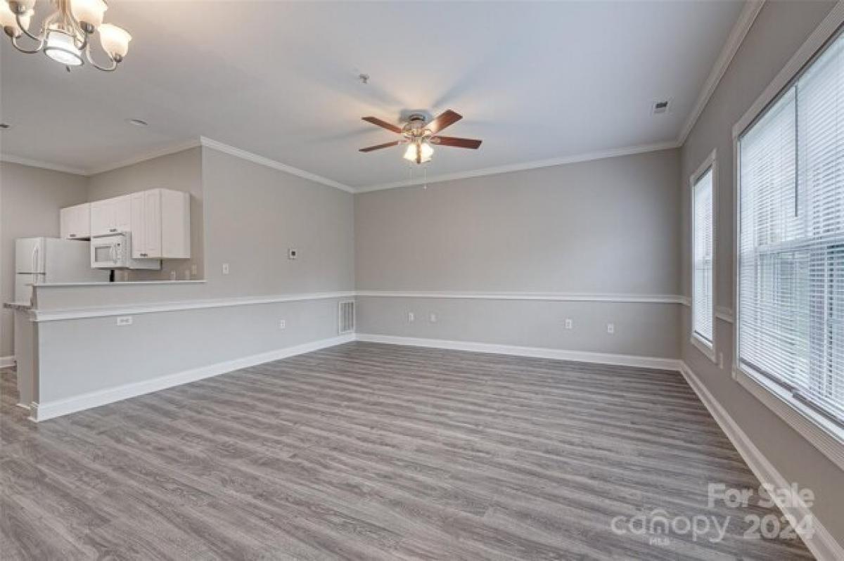 Picture of Home For Sale in Charlotte, North Carolina, United States