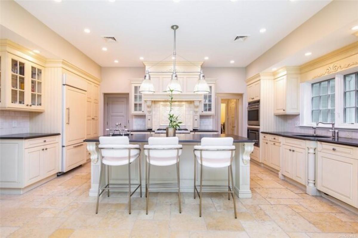 Picture of Home For Sale in Great Neck, New York, United States