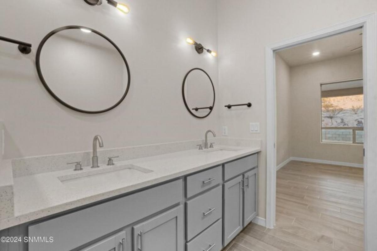 Picture of Home For Sale in Las Cruces, New Mexico, United States