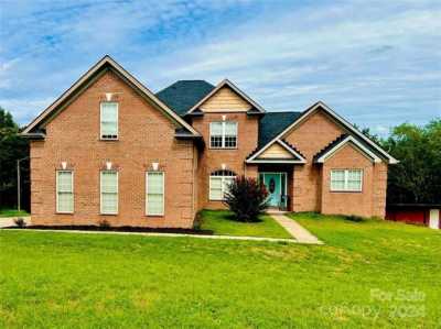 Home For Sale in Hickory, North Carolina