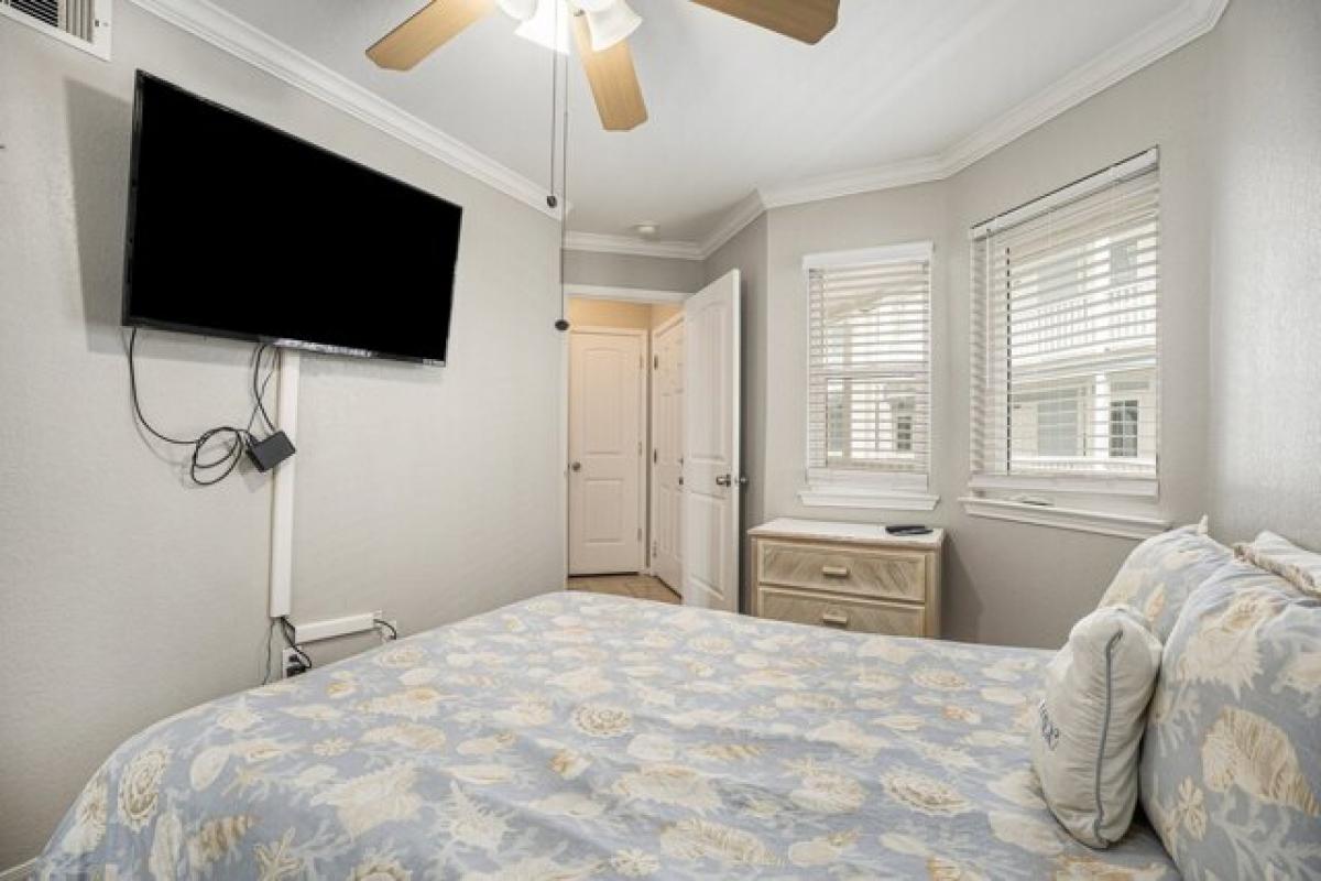 Picture of Home For Sale in Galveston, Texas, United States