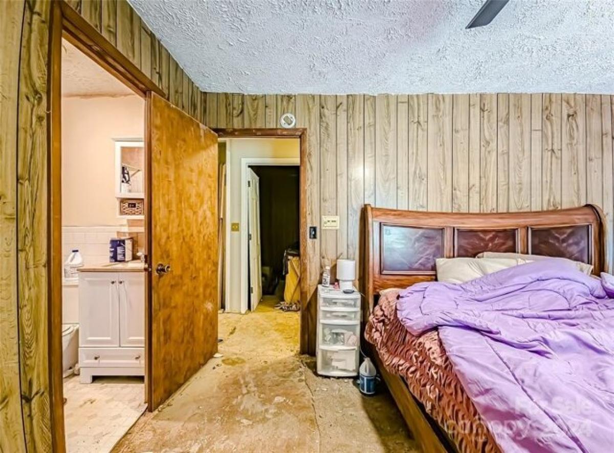 Picture of Home For Sale in Hendersonville, North Carolina, United States