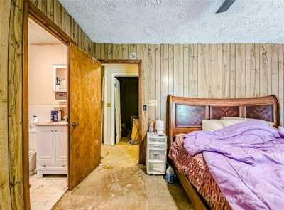 Home For Sale in Hendersonville, North Carolina