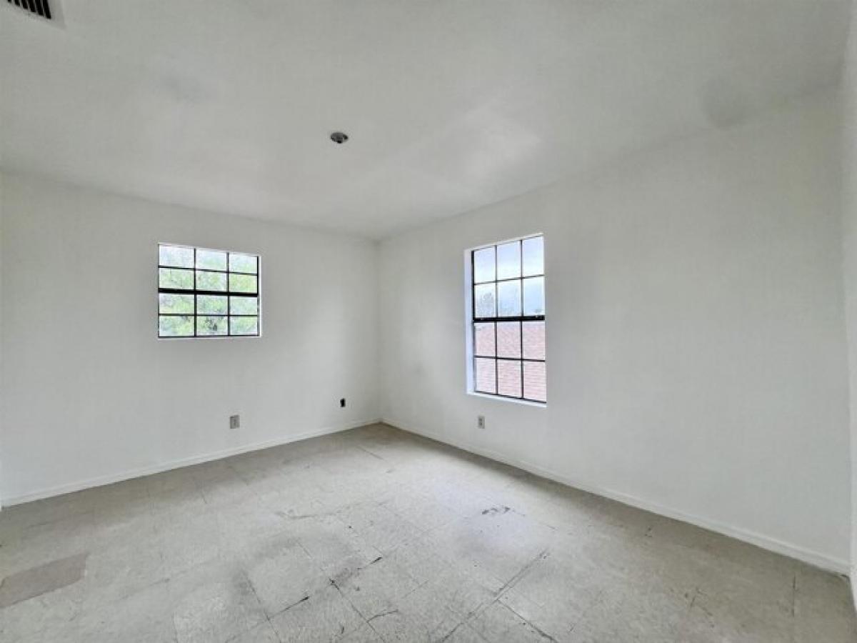 Picture of Home For Sale in Laredo, Texas, United States