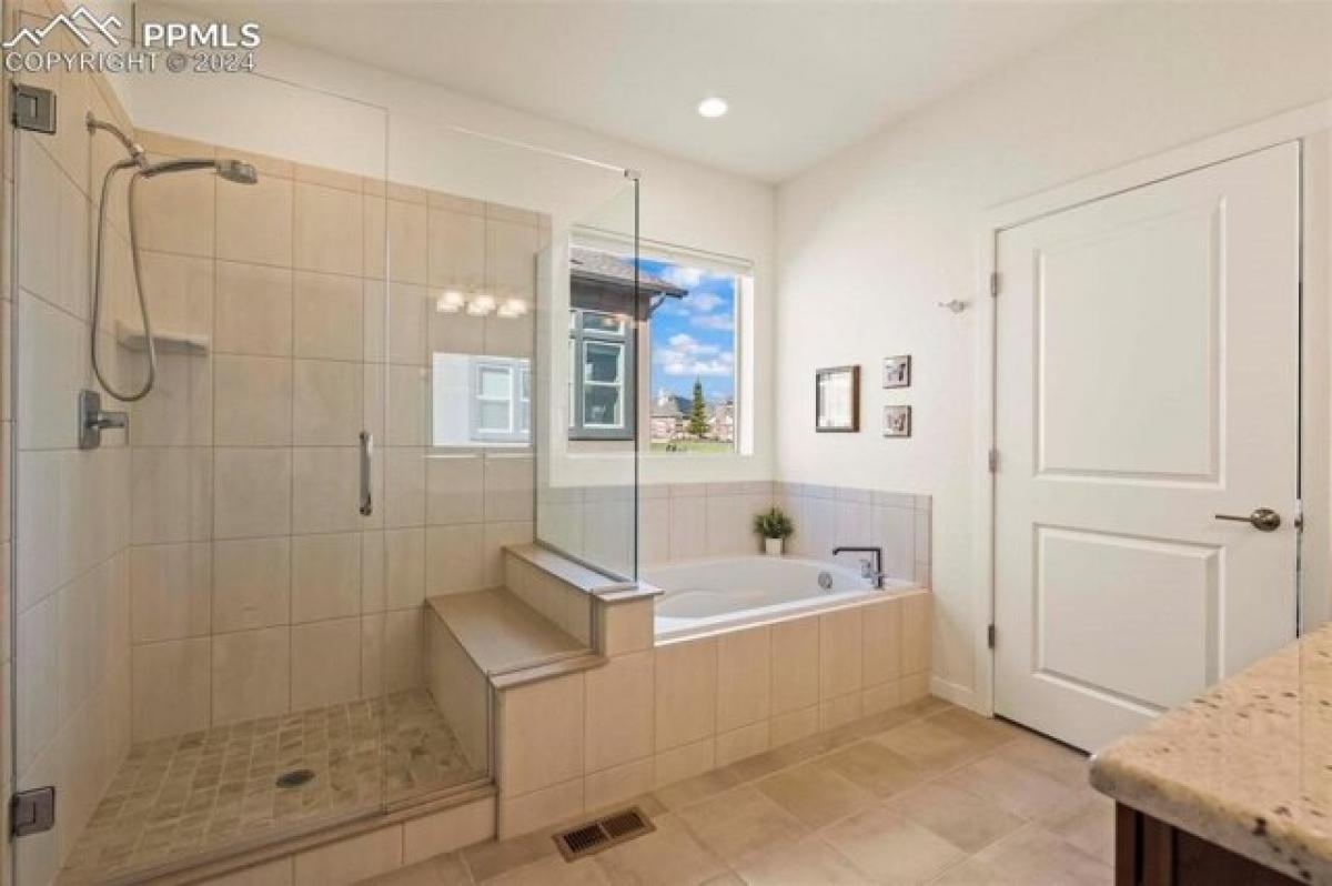 Picture of Home For Sale in Colorado Springs, Colorado, United States