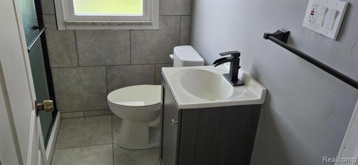 Picture of Home For Sale in Dearborn, Michigan, United States