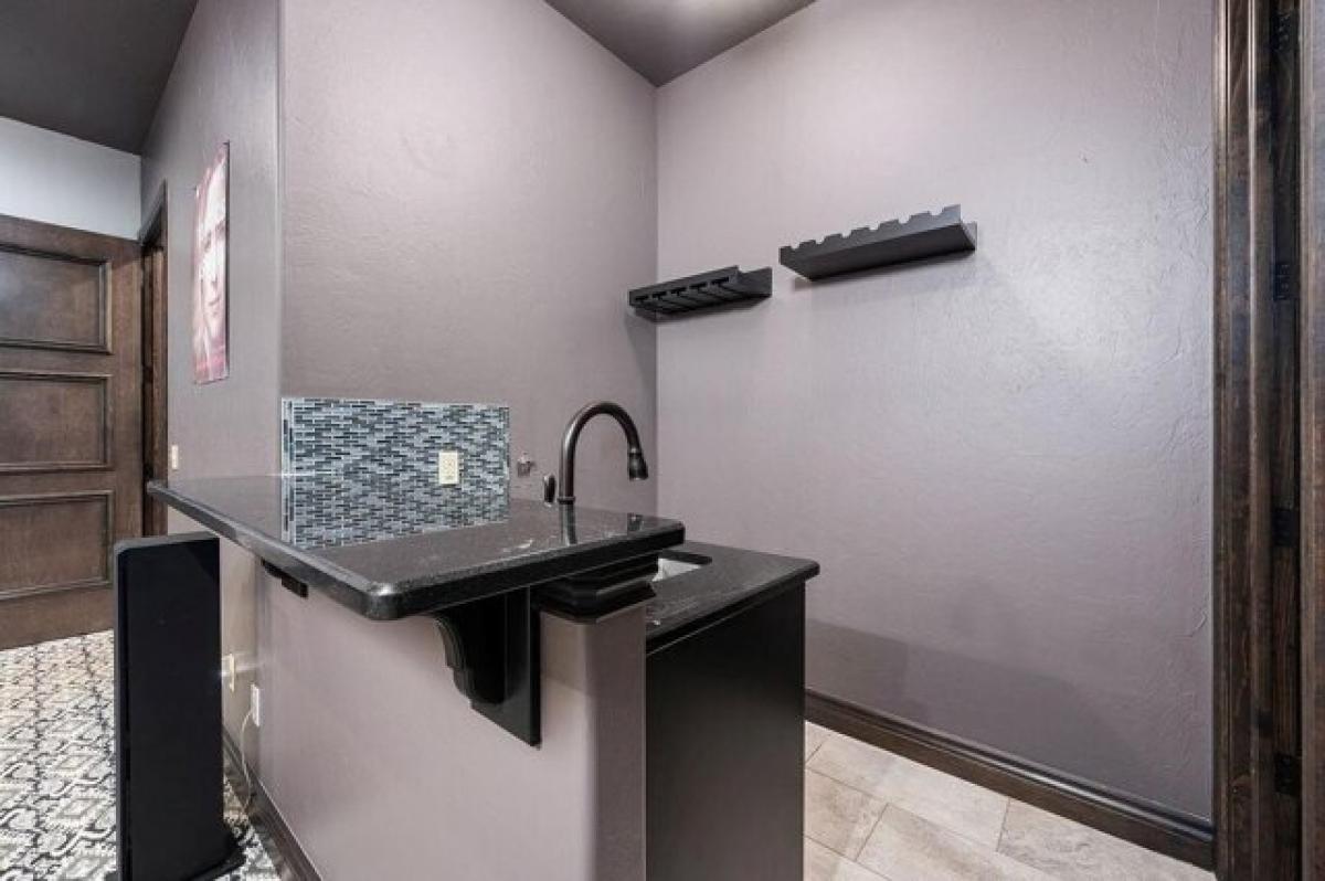 Picture of Home For Sale in Oklahoma City, Oklahoma, United States