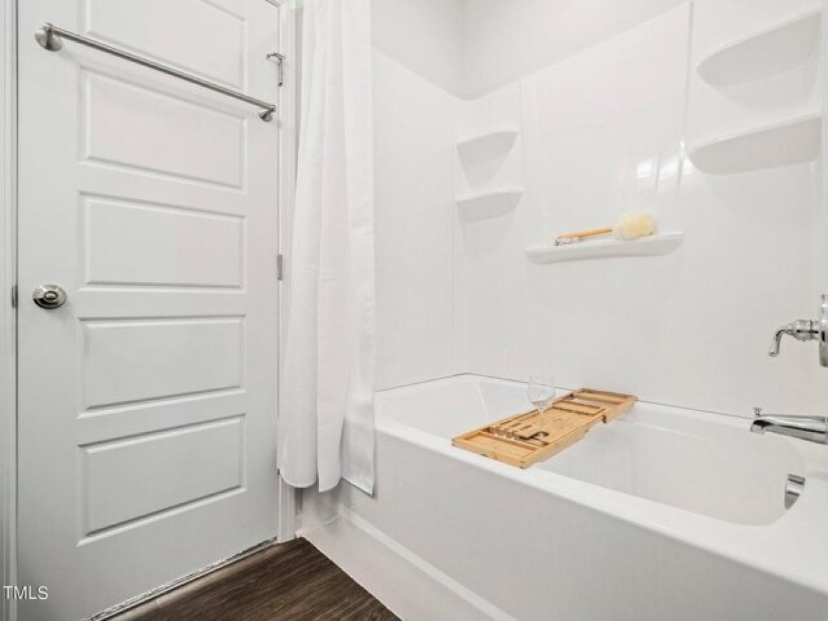 Picture of Home For Sale in Apex, North Carolina, United States