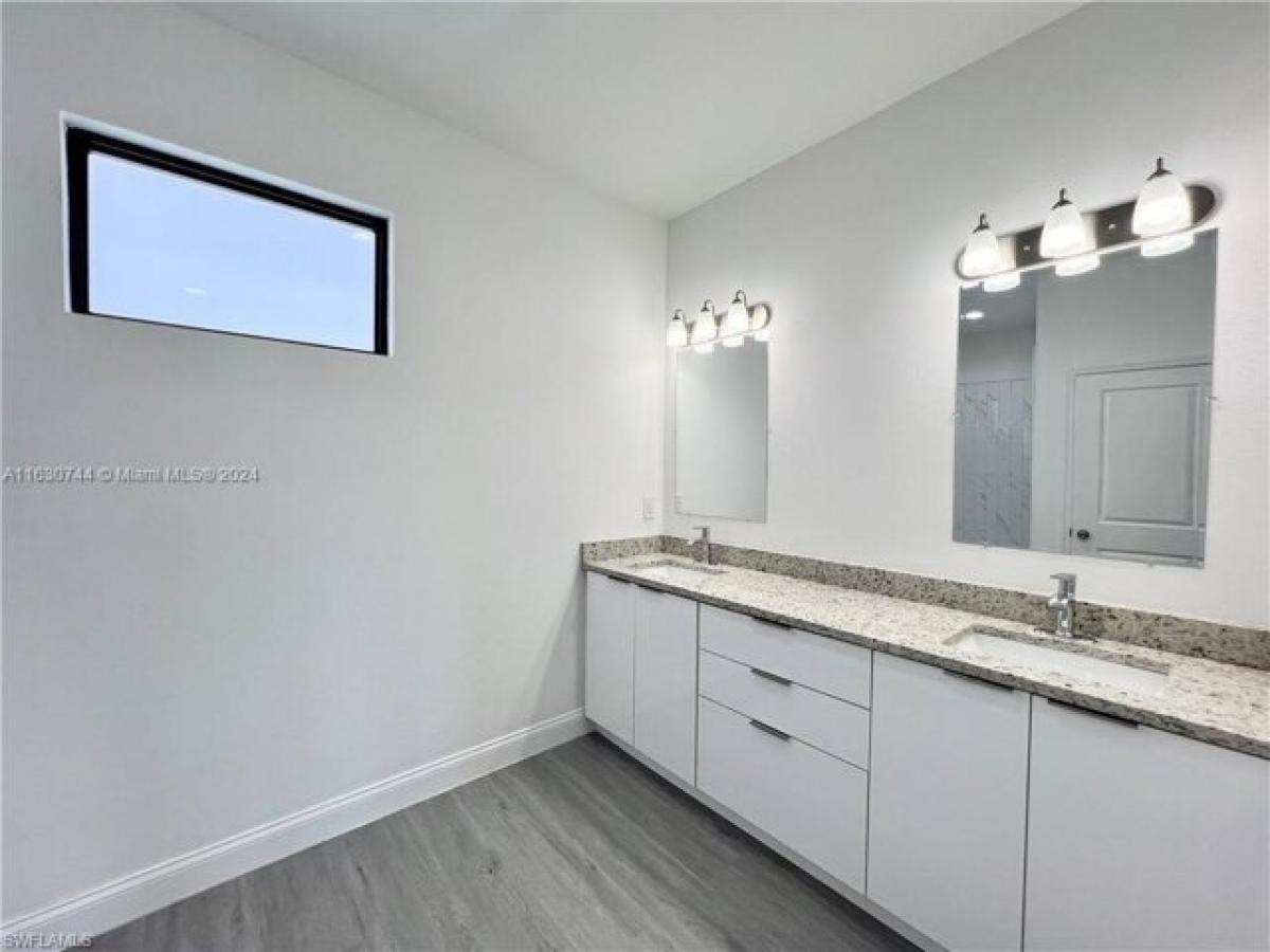 Picture of Home For Sale in Lehigh Acres, Florida, United States