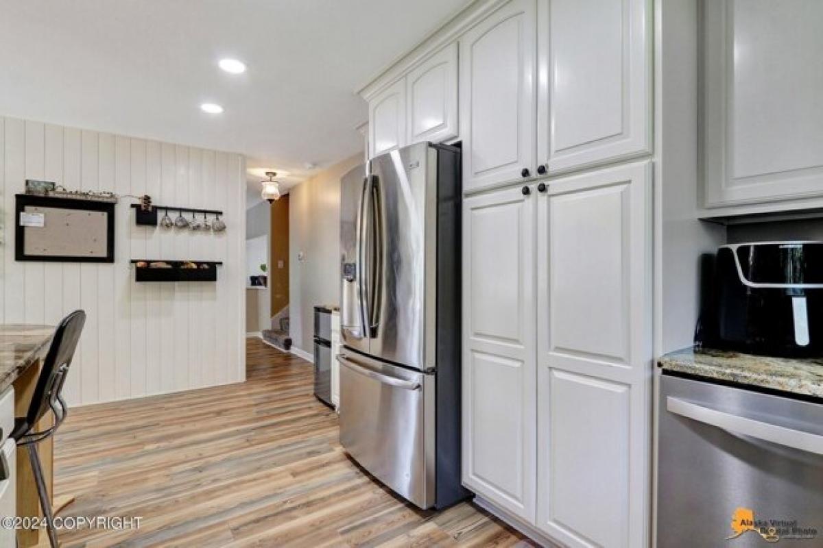 Picture of Home For Sale in Anchorage, Alaska, United States