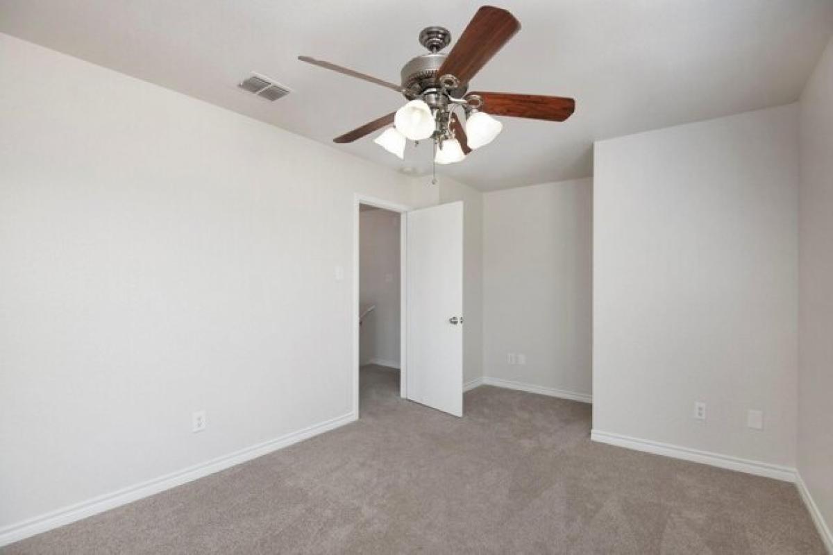 Picture of Home For Sale in Burleson, Texas, United States