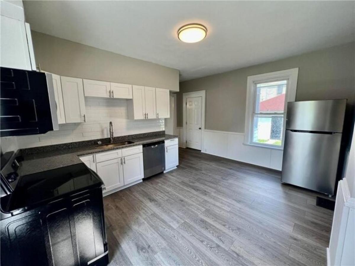 Picture of Home For Sale in New Castle, Pennsylvania, United States