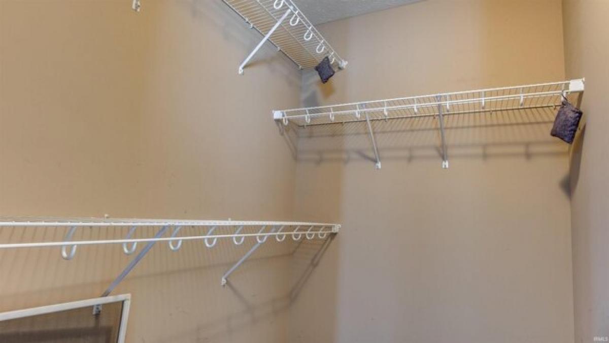 Picture of Home For Sale in Evansville, Indiana, United States