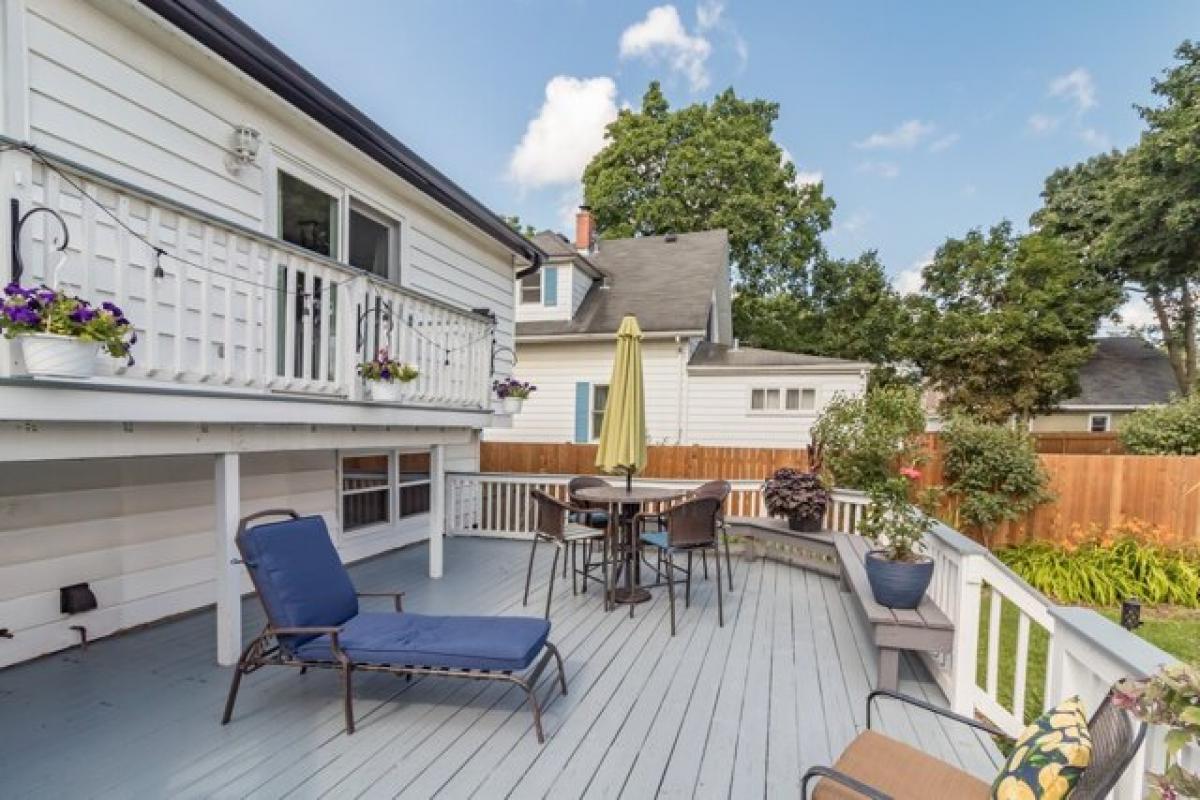 Picture of Home For Sale in Crystal Lake, Illinois, United States