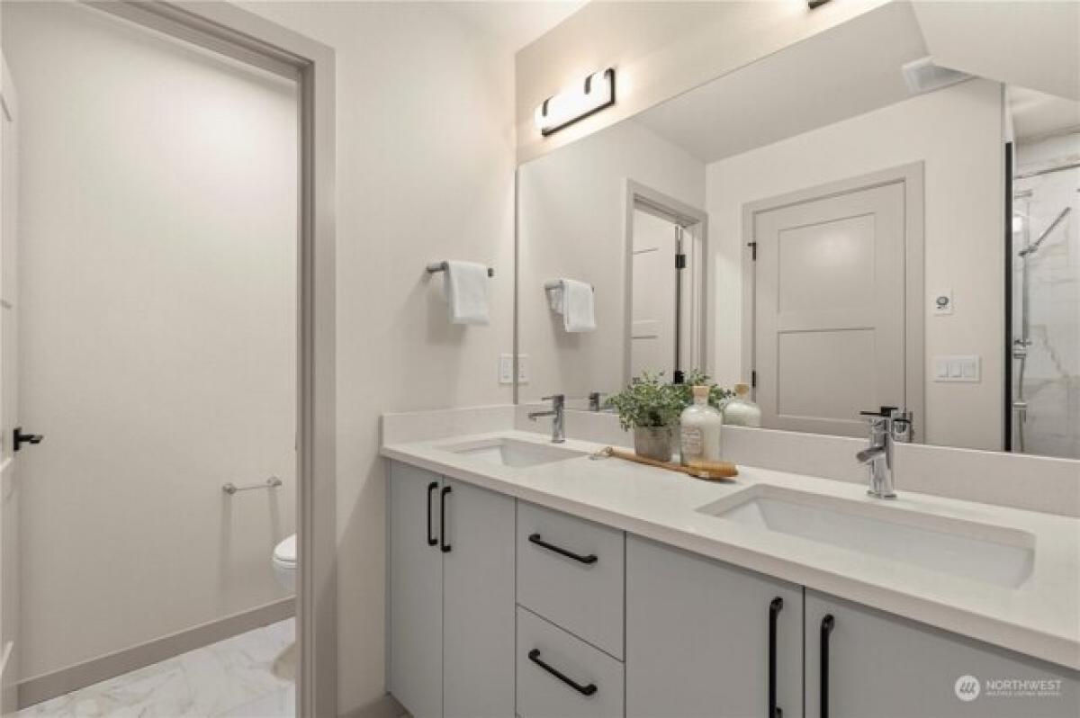 Picture of Home For Sale in Seattle, Washington, United States