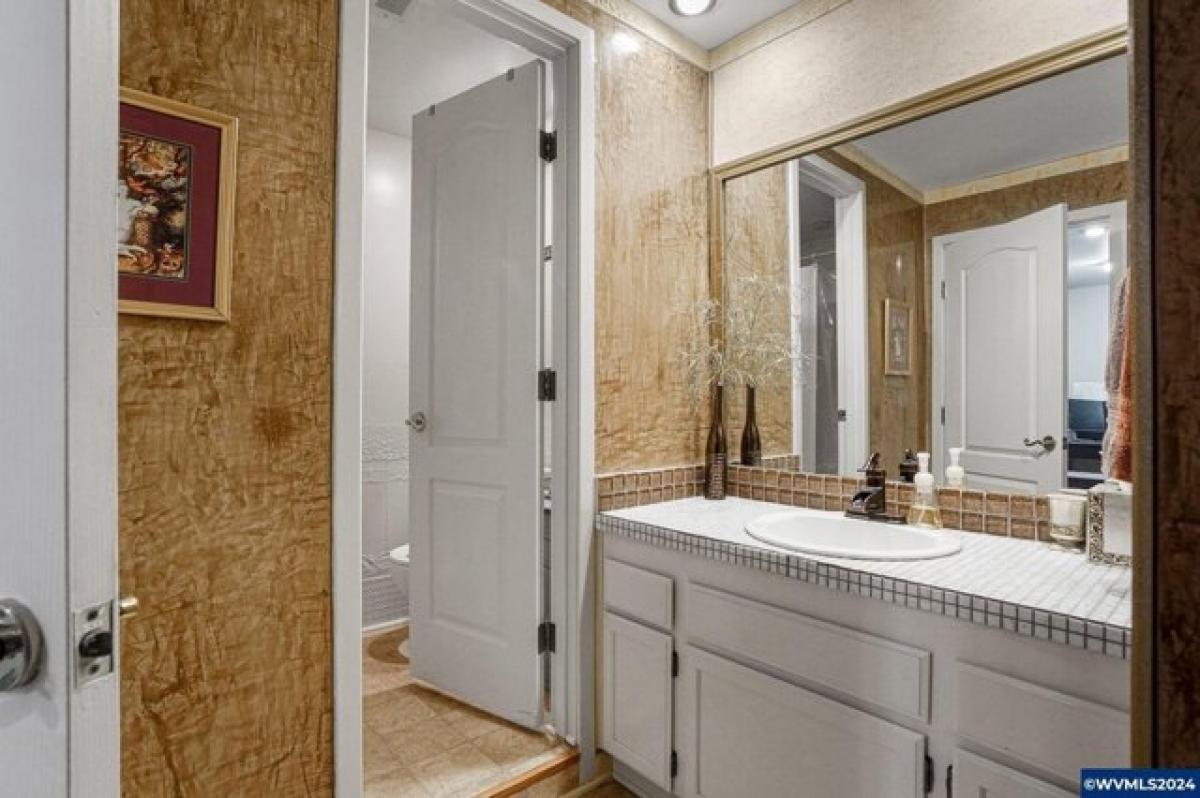 Picture of Home For Sale in Salem, Oregon, United States