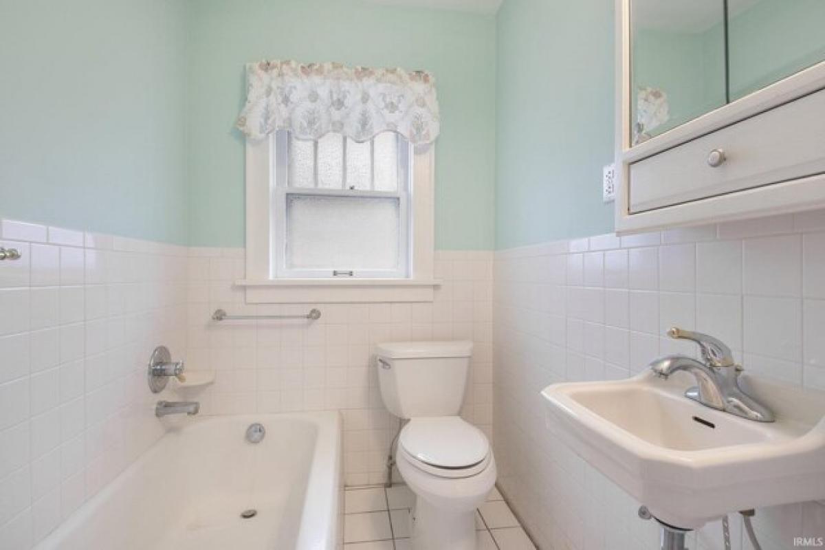 Picture of Home For Sale in South Bend, Indiana, United States