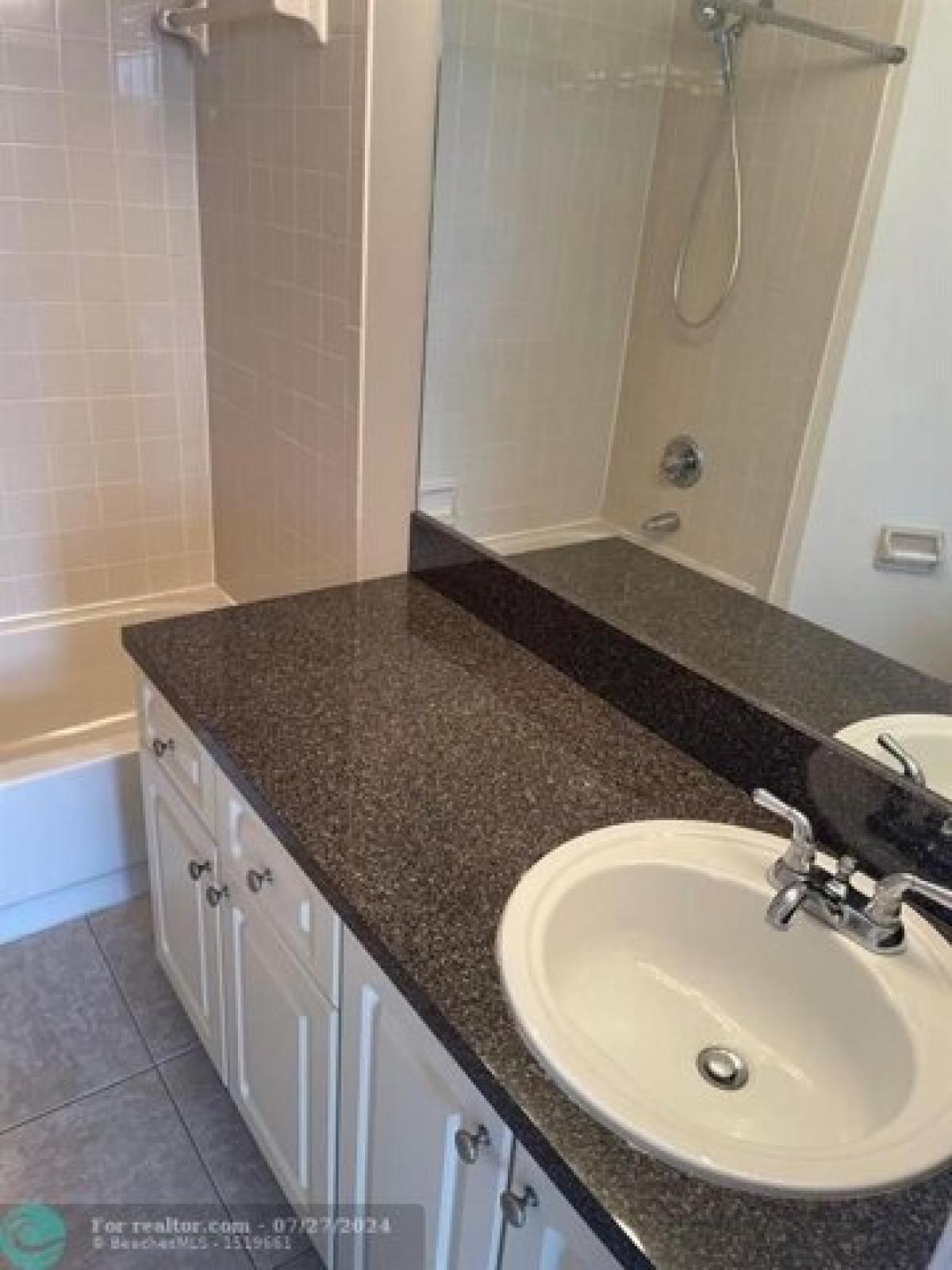 Picture of Home For Sale in Oakland Park, Florida, United States