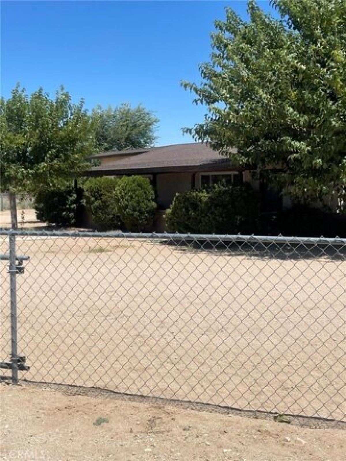 Picture of Home For Sale in Victorville, California, United States