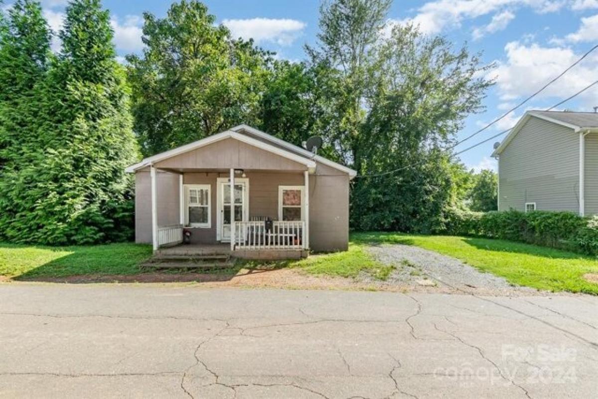 Picture of Home For Sale in Charlotte, North Carolina, United States