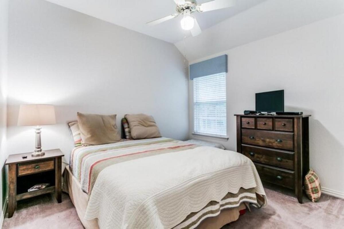 Picture of Home For Sale in Bedford, Texas, United States