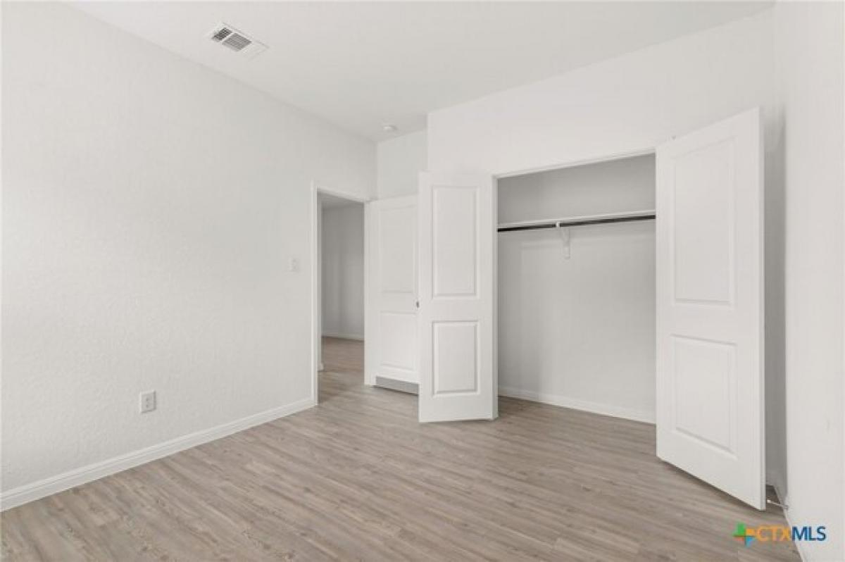 Picture of Home For Sale in Seguin, Texas, United States