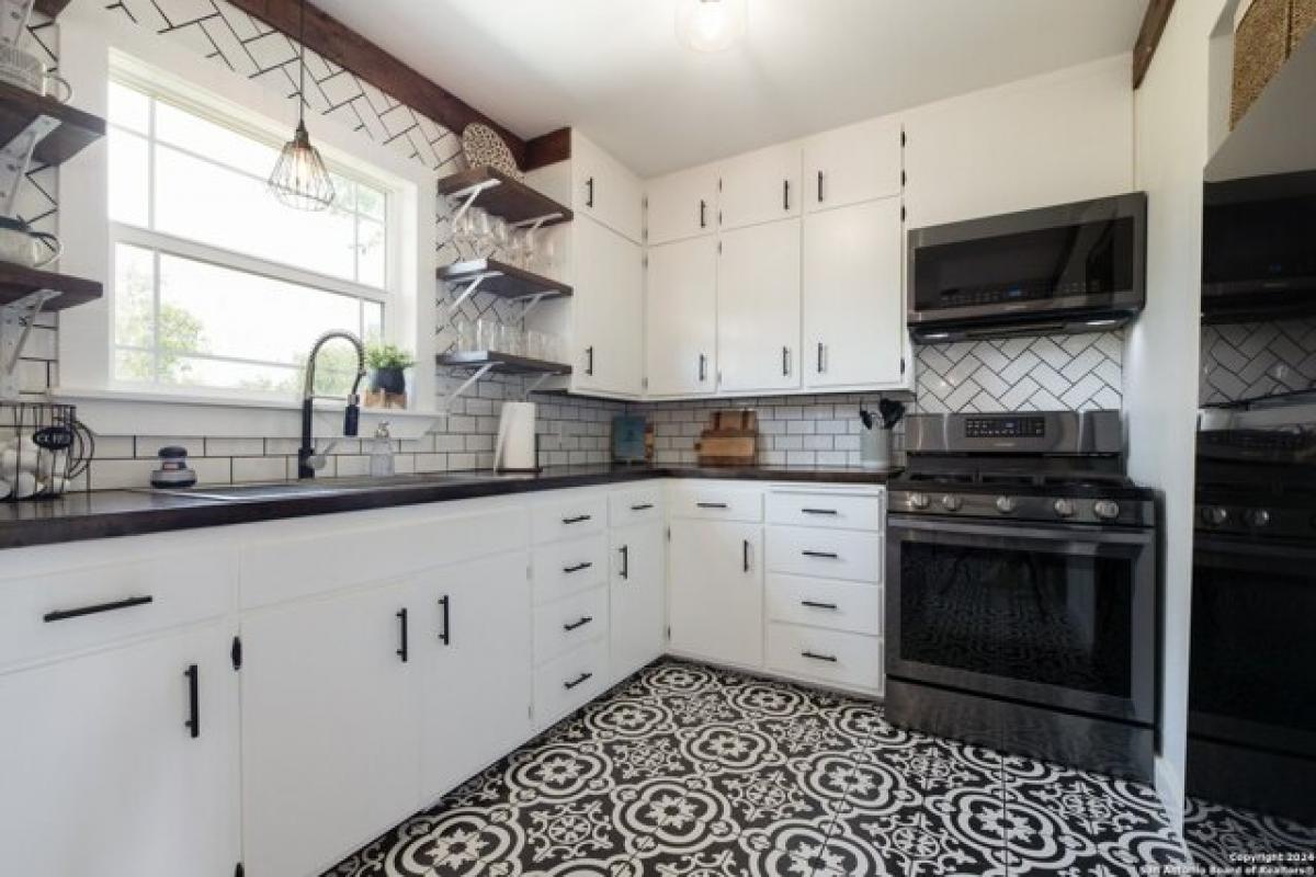 Picture of Home For Sale in Fredericksburg, Texas, United States