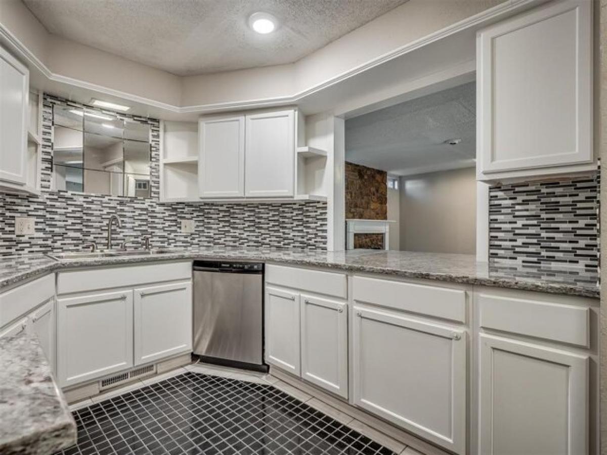 Picture of Home For Sale in Oklahoma City, Oklahoma, United States