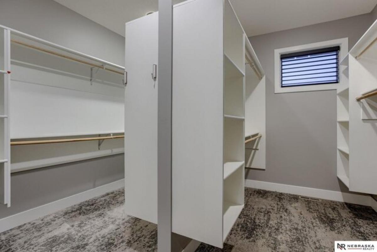 Picture of Home For Sale in Bennington, Nebraska, United States