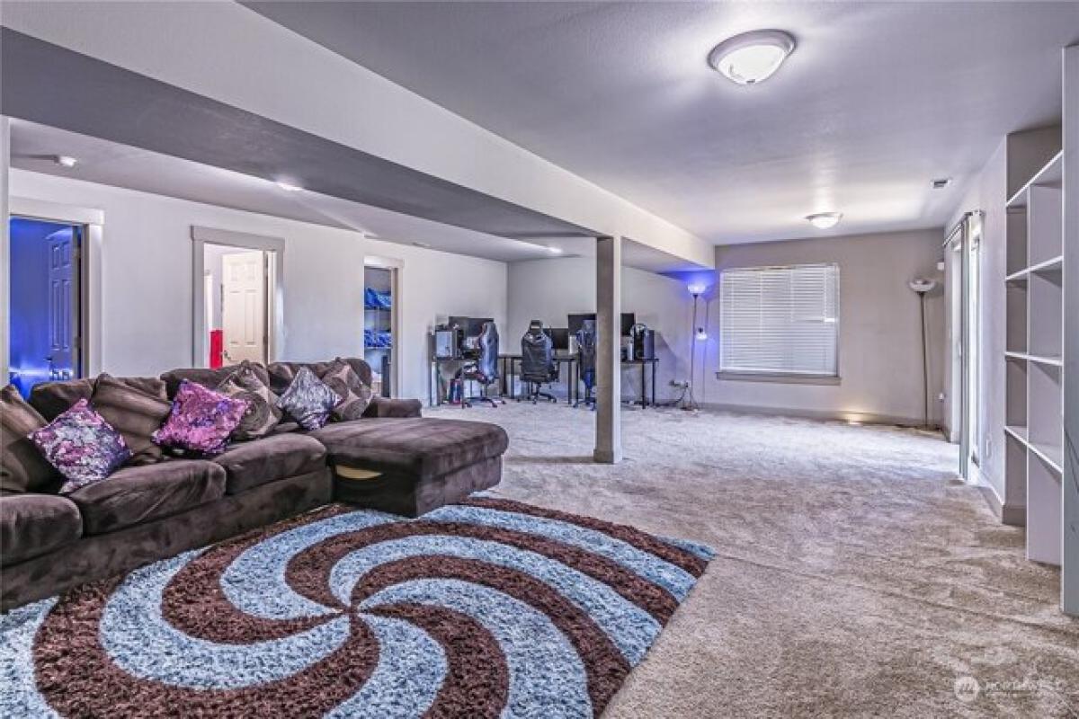 Picture of Home For Sale in Lake Tapps, Washington, United States