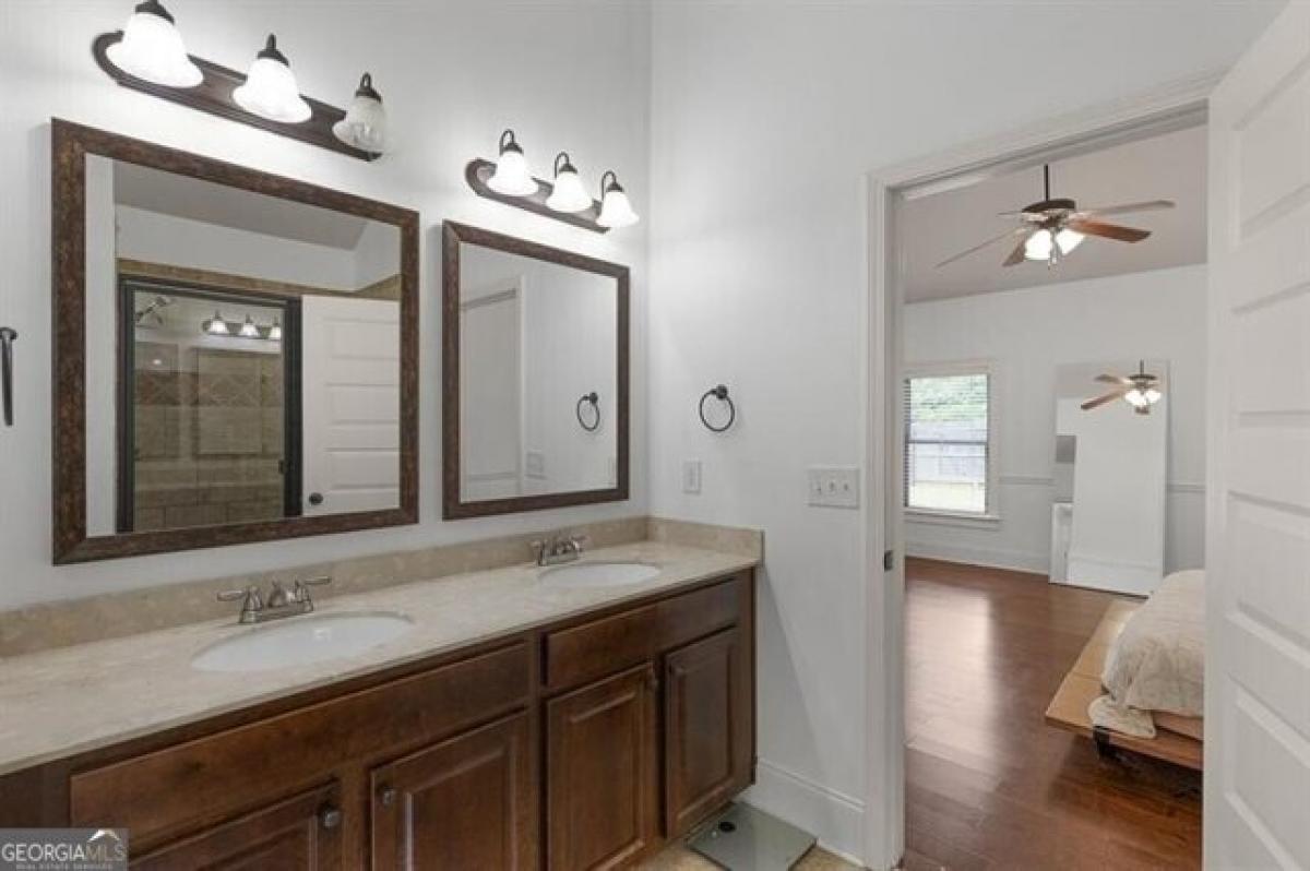 Picture of Home For Sale in Flowery Branch, Georgia, United States