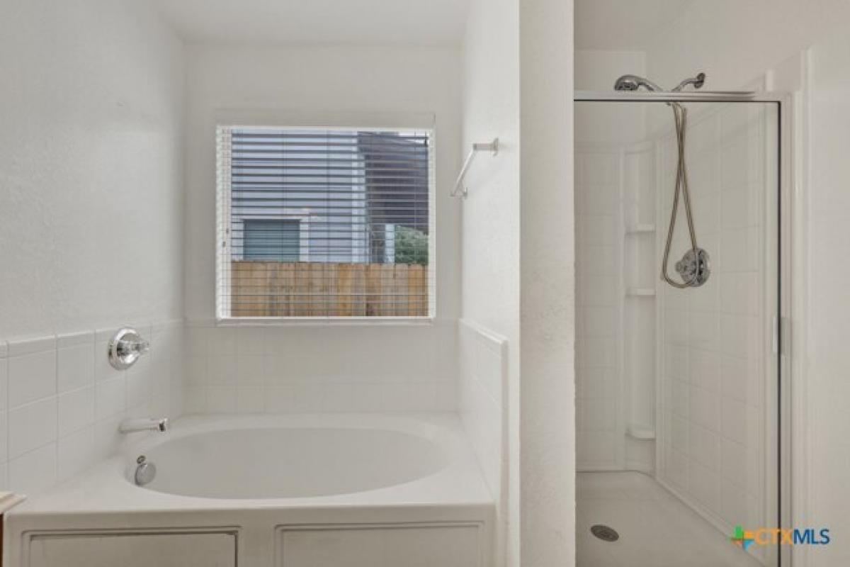 Picture of Home For Sale in Schertz, Texas, United States