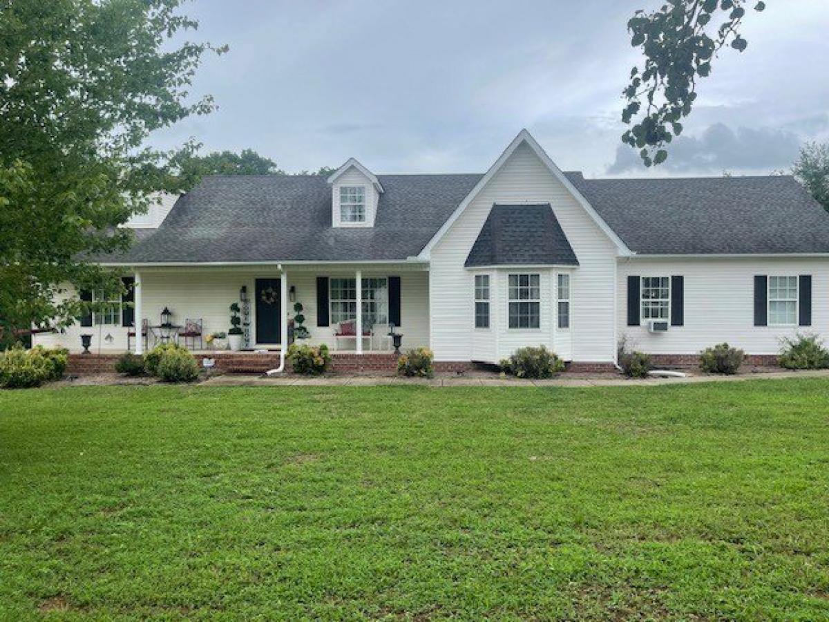 Picture of Home For Sale in Shelbyville, Tennessee, United States