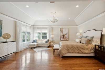 Home For Sale in Glen Cove, New York