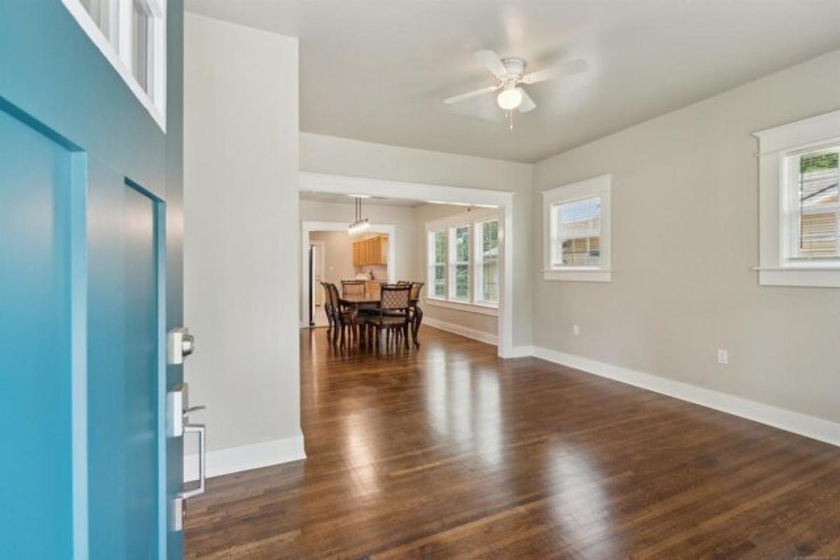 Picture of Home For Sale in Tulsa, Oklahoma, United States