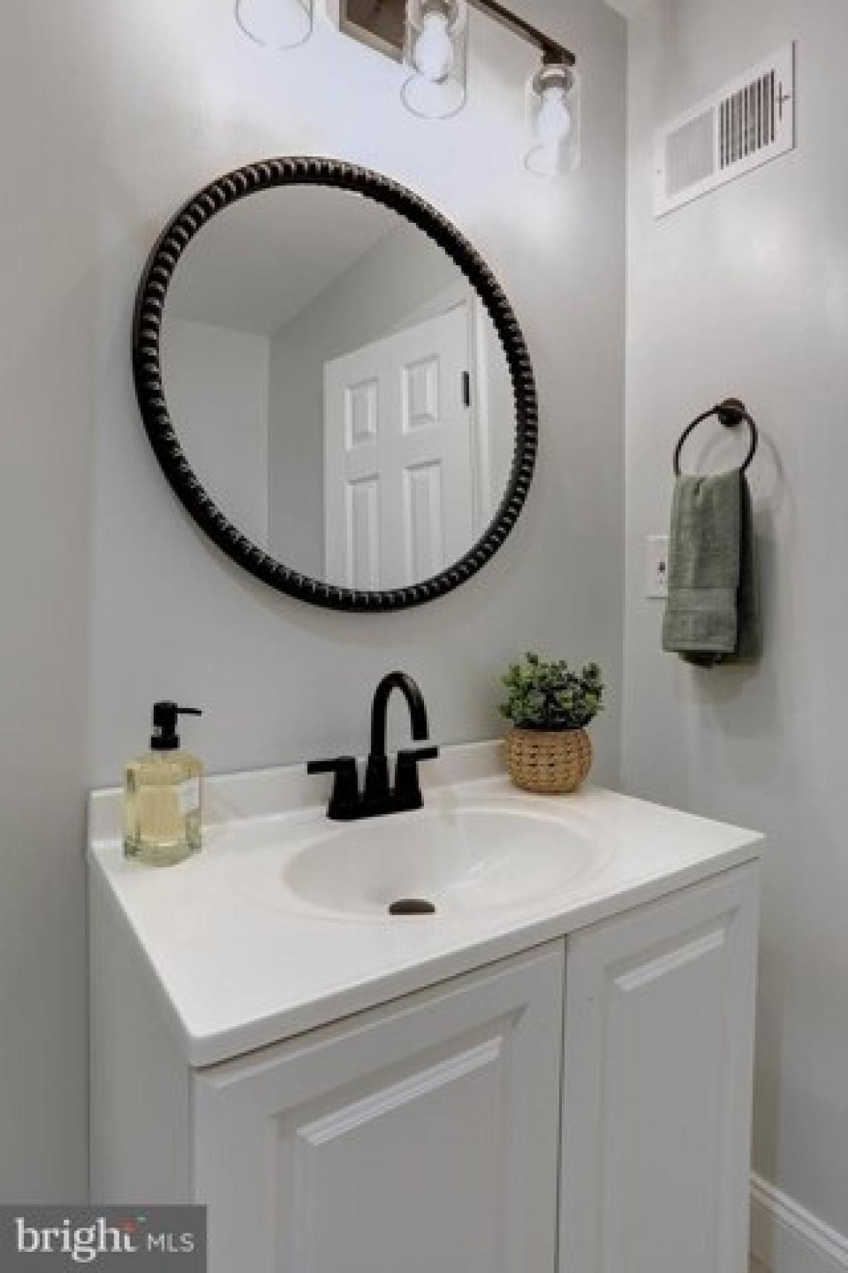 Picture of Home For Sale in Baltimore, Maryland, United States