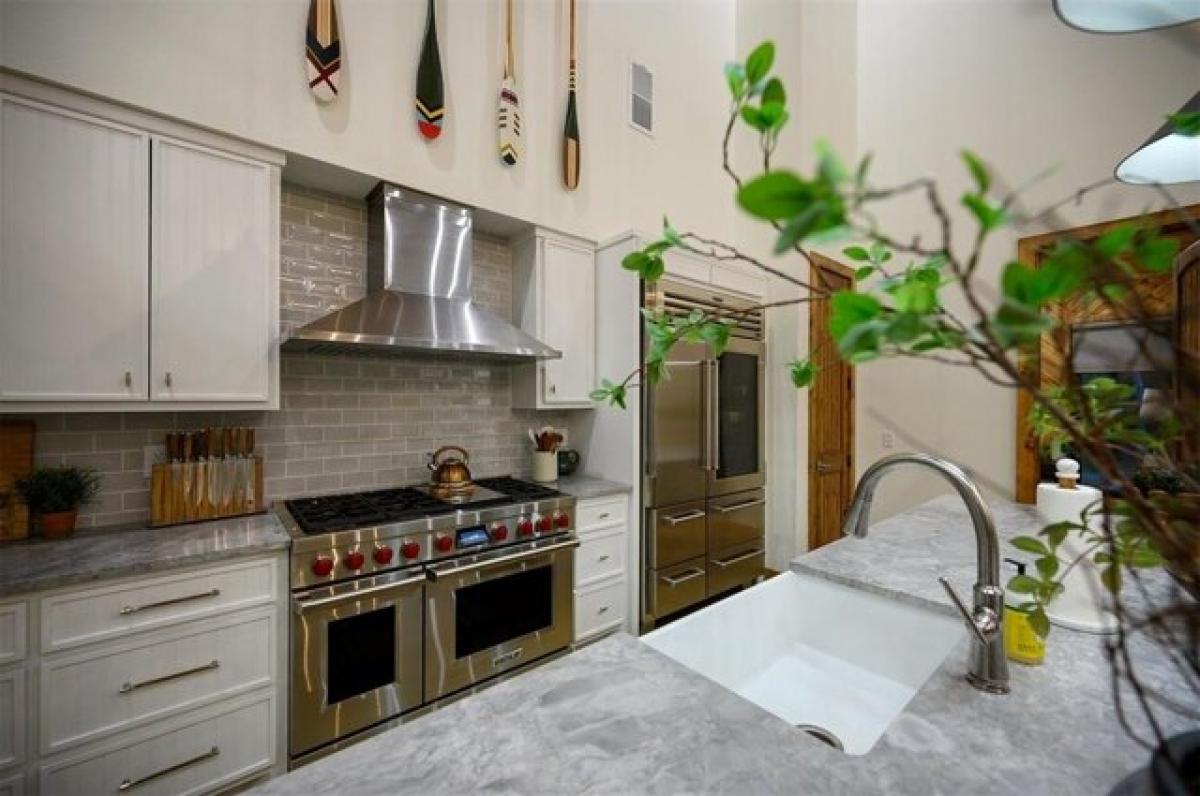 Picture of Home For Sale in Broken Bow, Oklahoma, United States