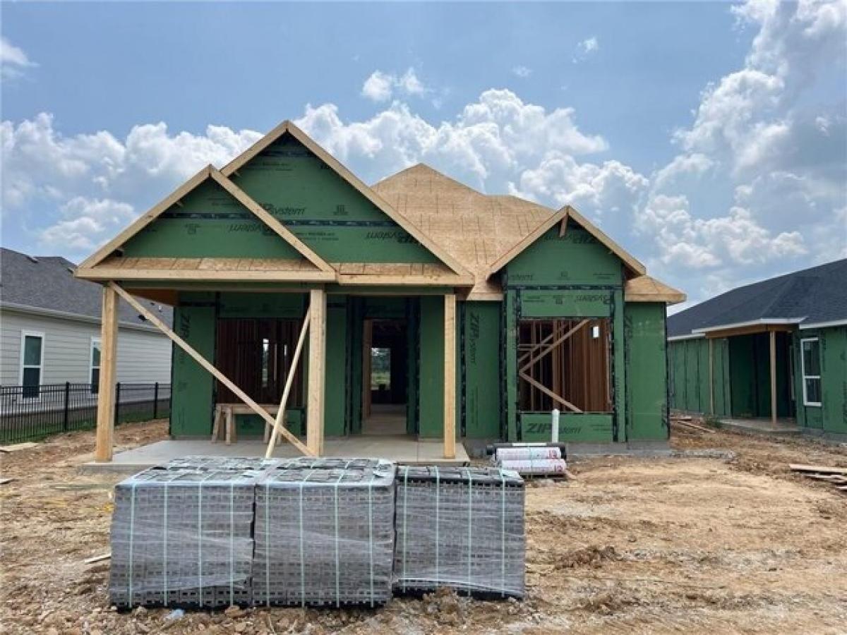 Picture of Home For Sale in Springdale, Arkansas, United States