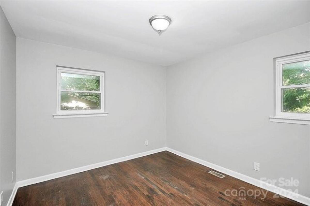 Picture of Home For Sale in Matthews, North Carolina, United States