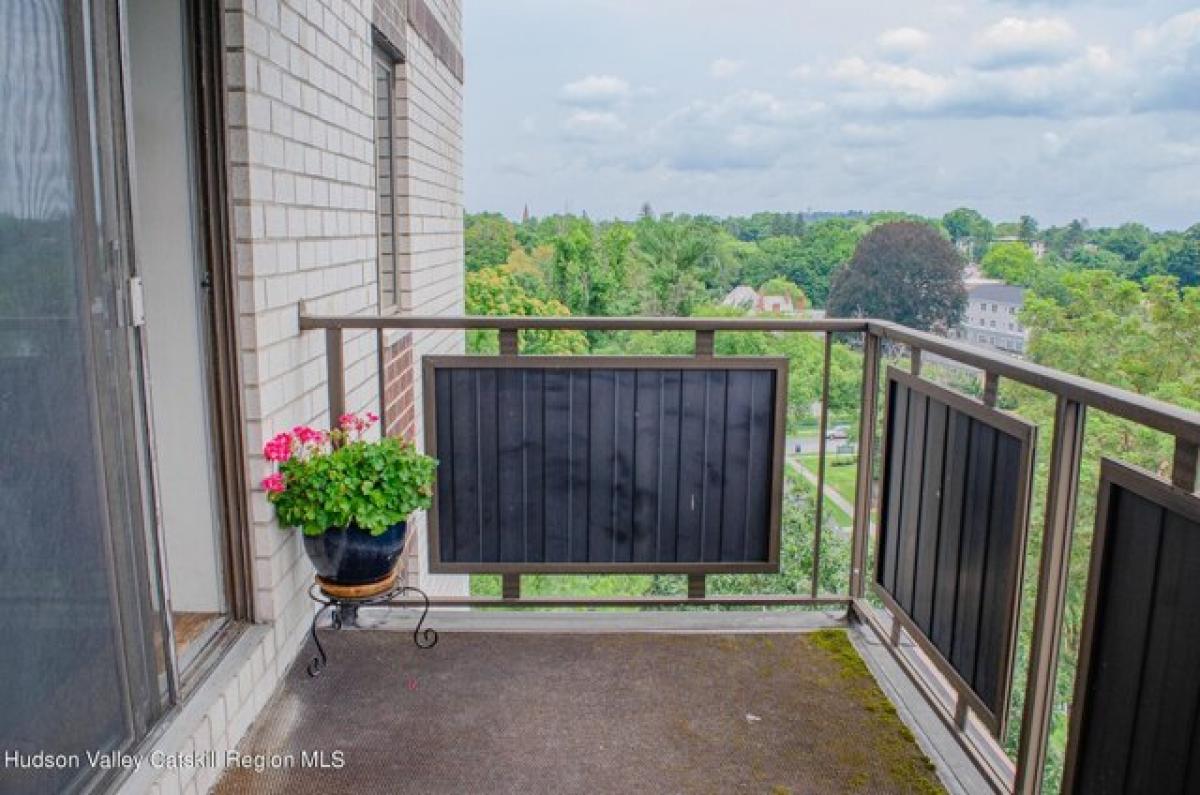 Picture of Home For Sale in Poughkeepsie, New York, United States