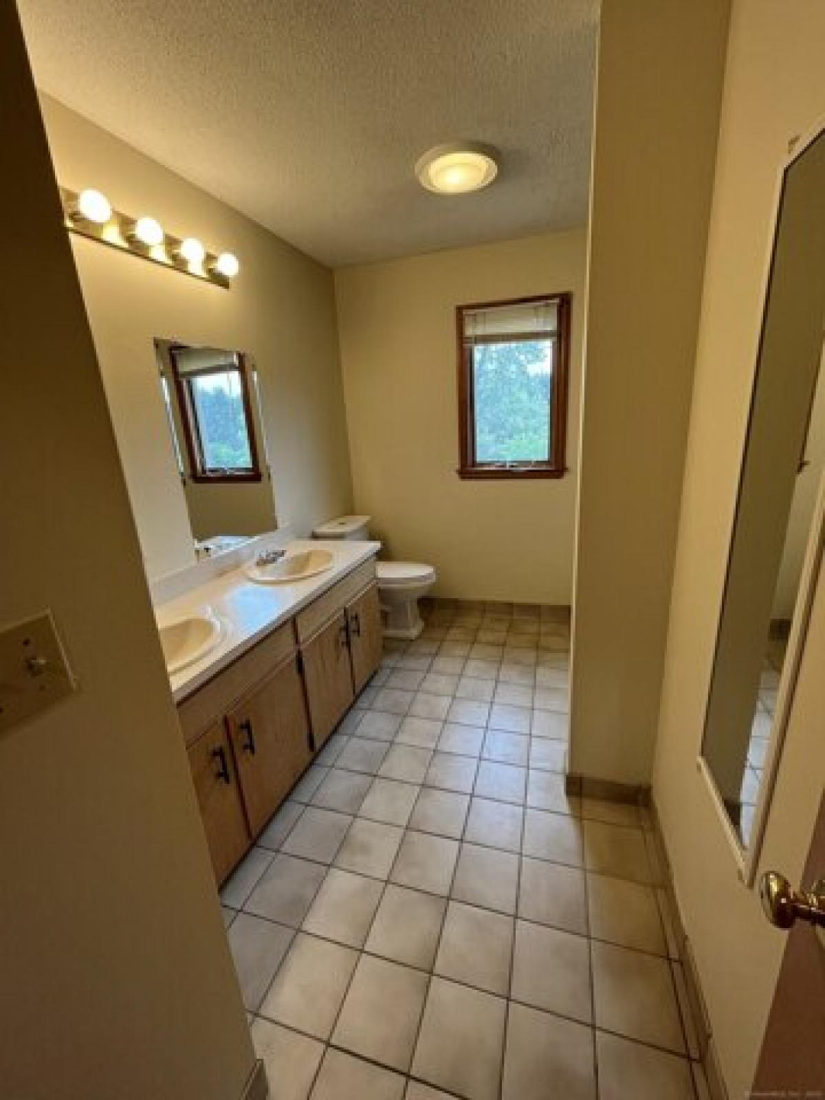 Picture of Home For Rent in Berlin, Connecticut, United States