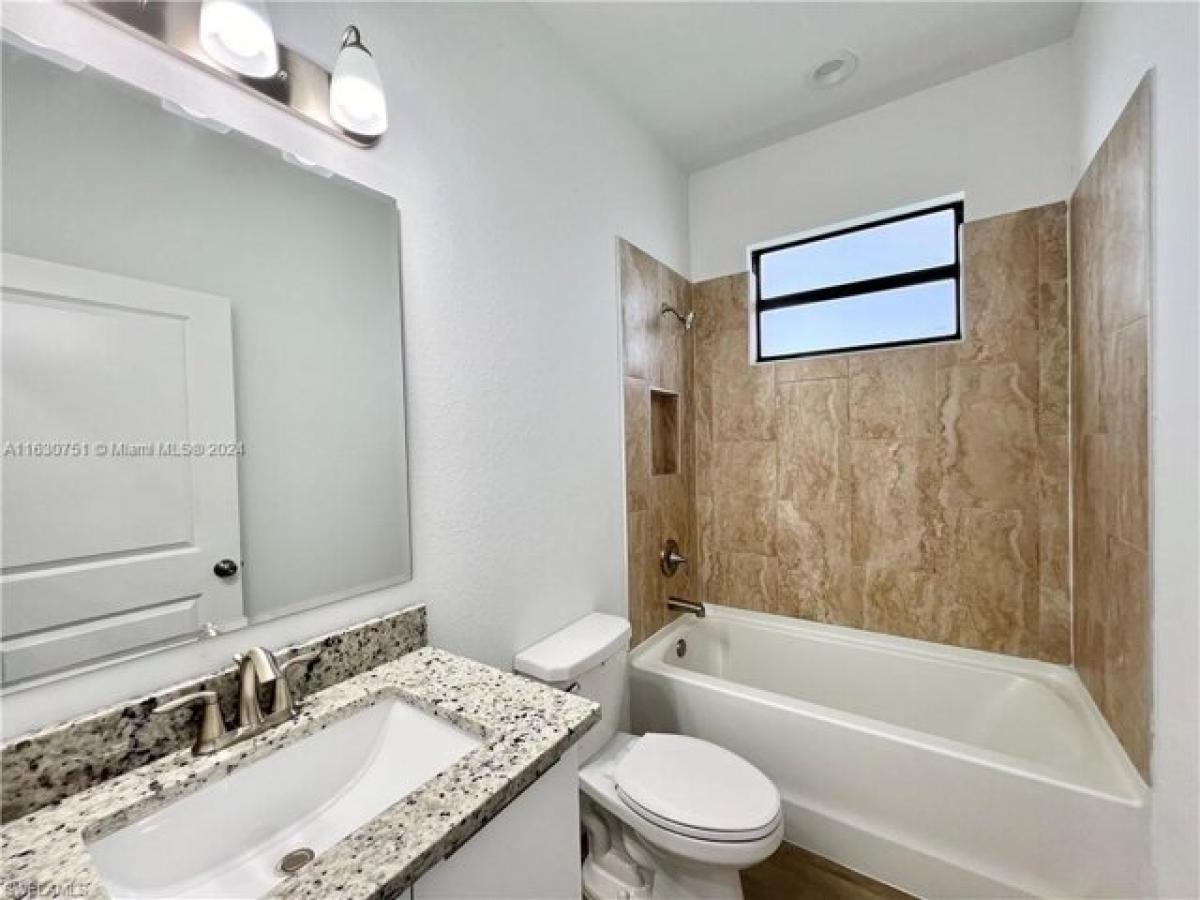 Picture of Home For Sale in Lehigh Acres, Florida, United States