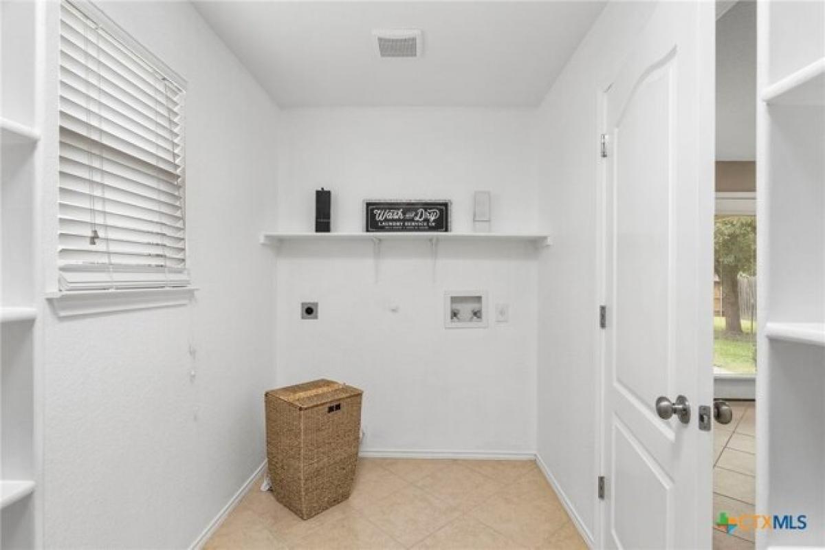 Picture of Home For Sale in Kyle, Texas, United States