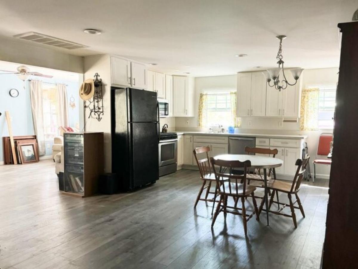 Picture of Home For Sale in Somerset, California, United States