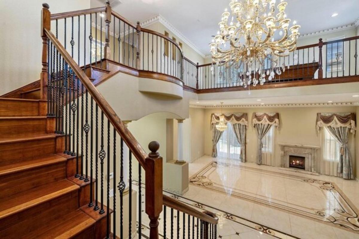 Picture of Home For Sale in Stockton, California, United States