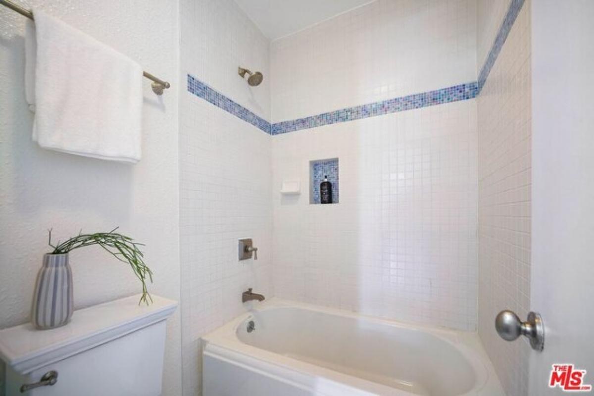 Picture of Home For Sale in Malibu, California, United States