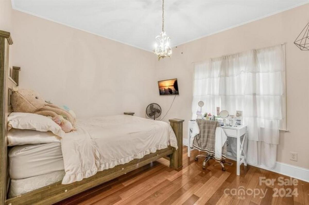 Picture of Home For Sale in Matthews, North Carolina, United States