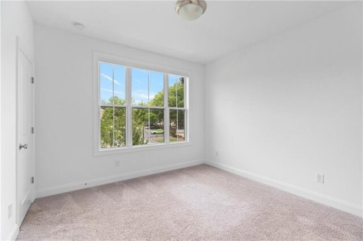 Picture of Home For Sale in Alpharetta, Georgia, United States