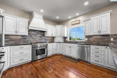 Home For Sale in Kennewick, Washington